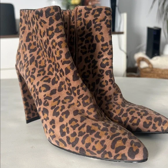 Stuart Weitzman Pure Pointed Toe Animal Leopard Print Thin Block Heel Booties 7 - Picture 5 of 10
